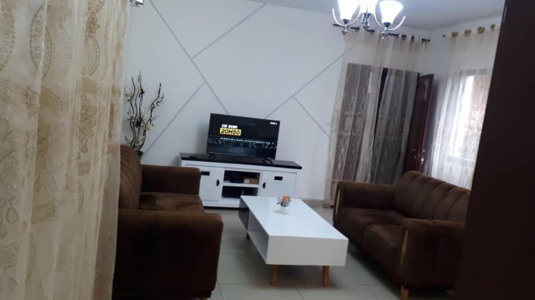 Signorile Jo 2 Apartment Yaounde Exterior photo